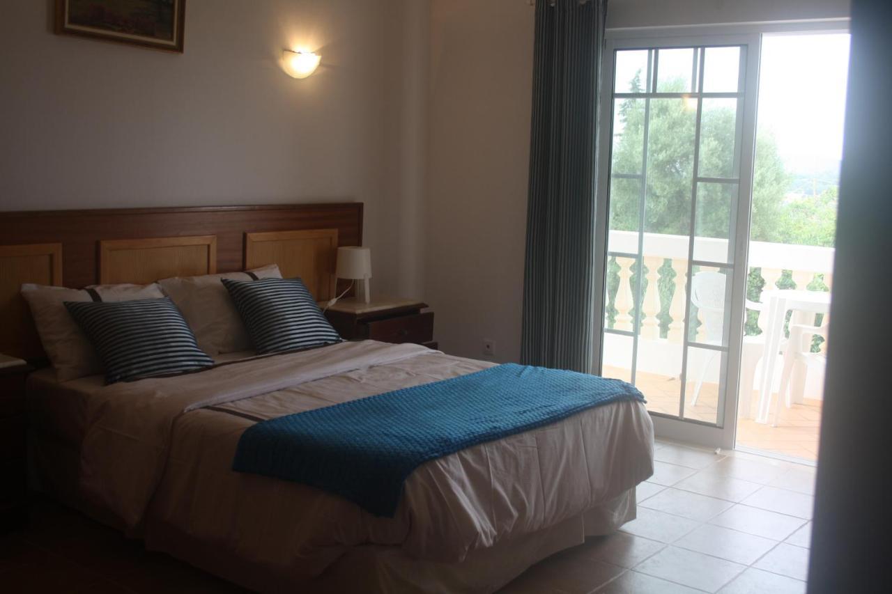 Rustic Villa Guesthouse Santa Bárbara de Nexe Екстериор снимка
