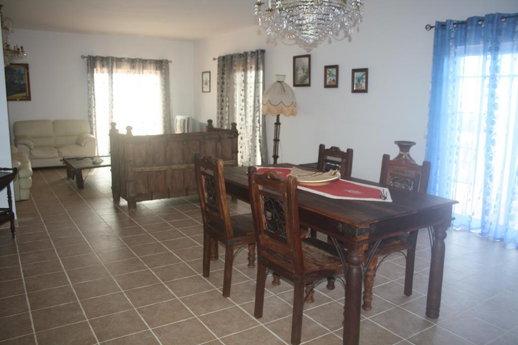 Rustic Villa Guesthouse Santa Bárbara de Nexe Екстериор снимка
